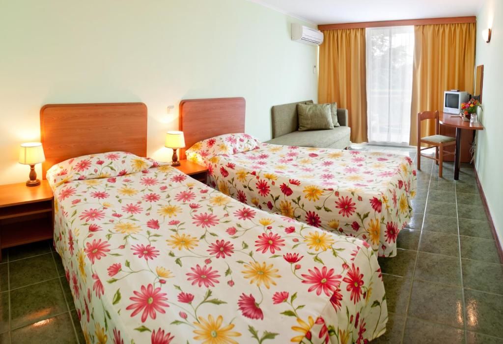 Отель Hotel Malibu Албена-31