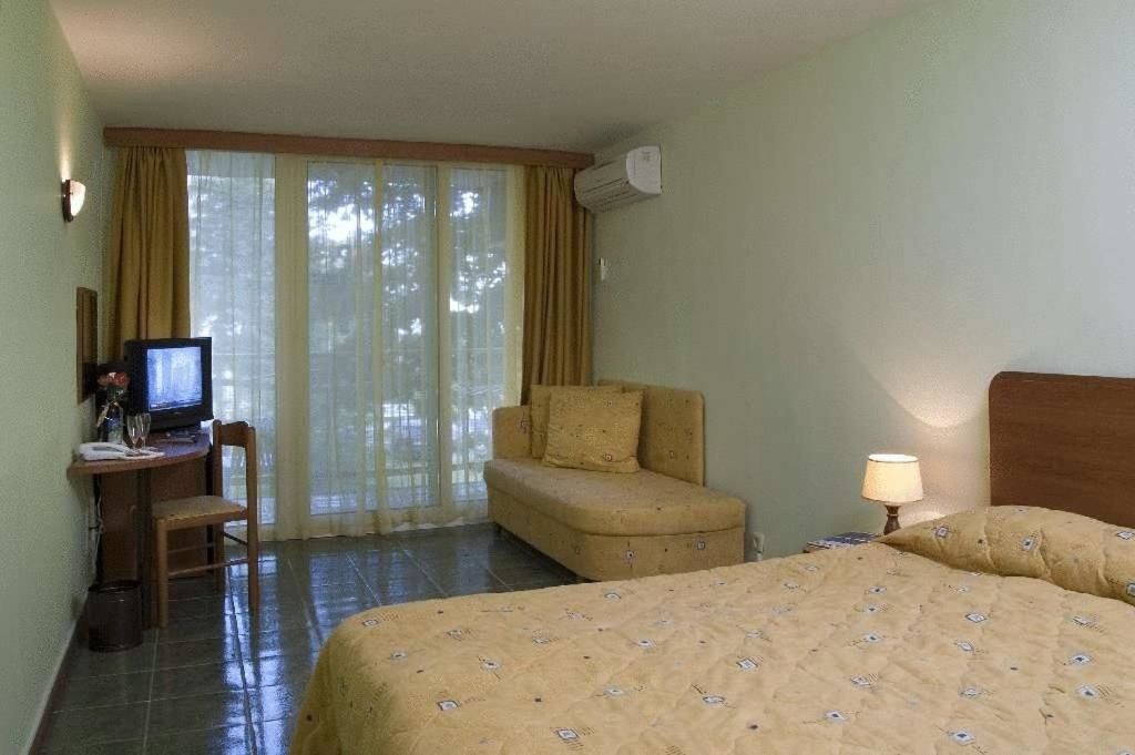 Отель Hotel Malibu Албена-12