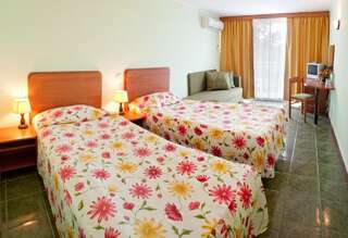Отель Hotel Malibu Албена Двухместный номер с 2 отдельными кроватями-2