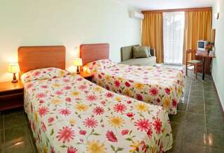 Отель Hotel Malibu Албена Двухместный номер с 2 отдельными кроватями-7